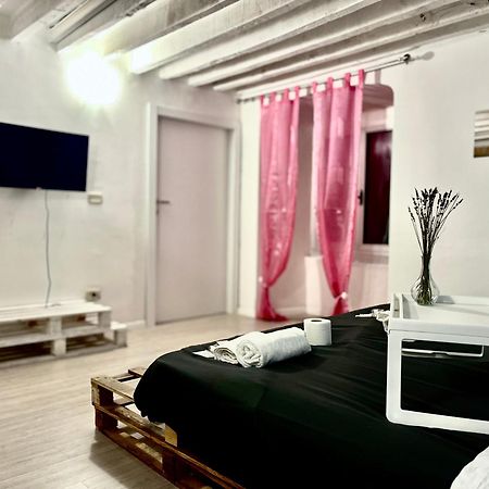 Genova Centro Affittacamere- Bagno In Comune Bagian luar foto