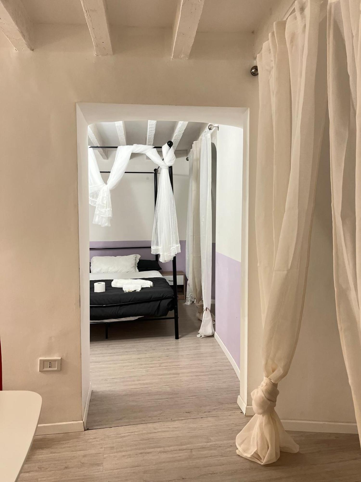 Genova Centro Affittacamere- Bagno In Comune Bagian luar foto
